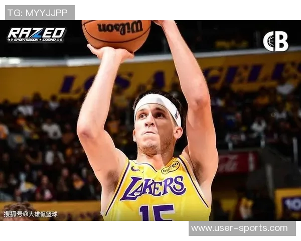 开拓者主场迎战湖人球员赛前时尚穿搭引关注小杨夹克搭配粉色小书包 开拓者主场迎战湖人球员赛前时尚穿搭引关注小杨夹克搭配粉色小书包