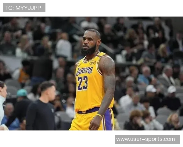 詹姆斯对琼斯泄密比赛信息表示失望原本希望助其进入教练行业